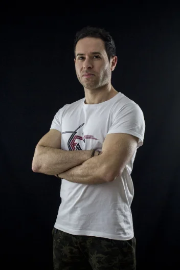 Retrato — Carlos Oliveira